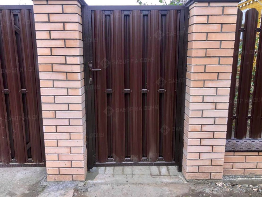 Калитка из евроштакетника  в Донецке (ДНР)